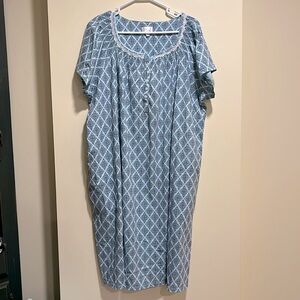 Aria Collection size 3X nightgown with pockets